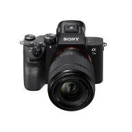 Cámara Mirrorless Sony Alpha 7 III de 24.2 MP y 28-70mm