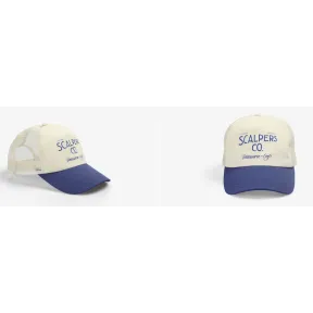 Gorra trucker ajustable AzulBeige con print frontal para hombre.