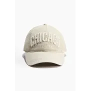 Gorra beige claro con bordado Chicago en sarga