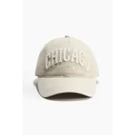 Gorra beige claro con bordado Chicago en sarga