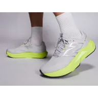 Zapatillas New Balance Fuelcell Propel grises y verde neón