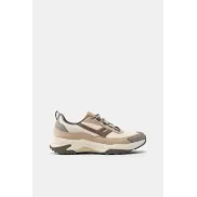 Zapatillas deportivas en varias tallas disponibles
