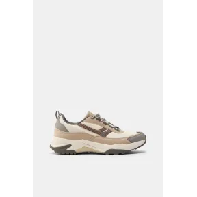 Zapatillas deportivas en varias tallas disponibles