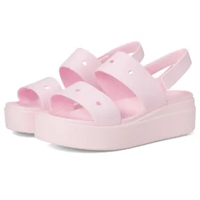 Crocs: Sandalias cómodas y versátiles para el verano