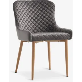 Silla de terciopelo gris PEBRINGE con roble natural