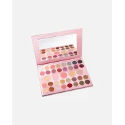 Paleta de colores: sombras, iluminadores y coloretes variados
