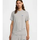 Camiseta Gris Sportswear Club de NIKE - 100% Algodón