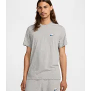 Camiseta Gris Sportswear Club de NIKE - 100% Algodón