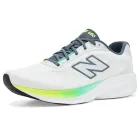 Vongo v5 de New Balance: confort y estilo en cada paso.