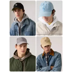 Gorra Monogram de Levi's en Diversos Colores