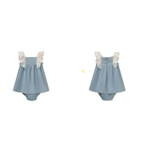 Vestido azul de bebé con volantes y braguita a juego