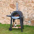 Mesa con horno de pizza exterior