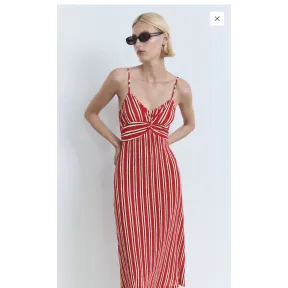 Rayas en Vestido Fruncido Elegante