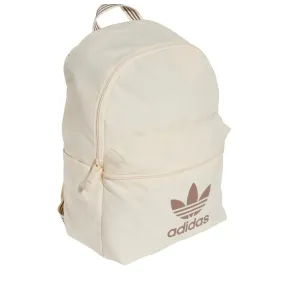 Mochila de Adidas para un estilo deportivo y moderno