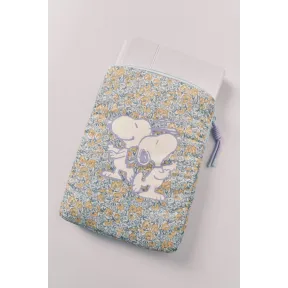 Funda Snoopy para tablet con flores, 20x27x1.5 cm.