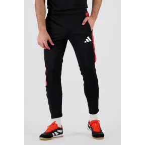 Tiro 26 Pantalón adidas para un estilo deportivo