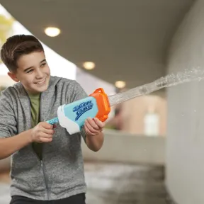 Chorro gigante de pistola de agua