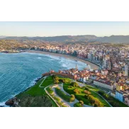 Descubre Gijón: Hotel 3* Céntrico con Desayuno y Free Tour