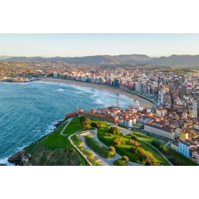 Descubre Gijón: Hotel 3* Céntrico con Desayuno y Free Tour