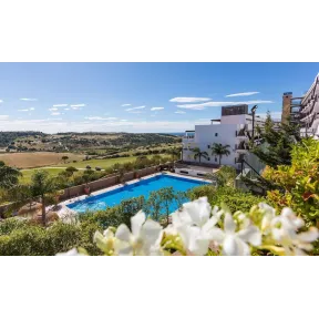Escapada a Estepona: Desde 31€ en Apartahotel 4★ con Desayuno