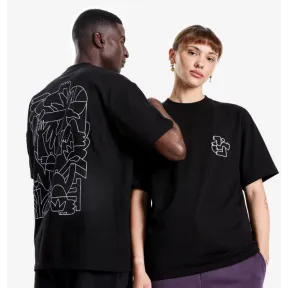 Camiseta unisex negra Elementals de corte holgado.