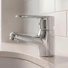 Grifo de lavabo monomando con accesorios y conexiones universales