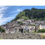 Albania en 8 días: vuelo, alojamiento, coche y seguro desde Madrid