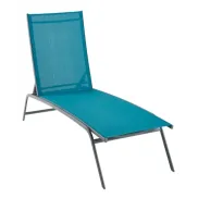 Tumbona azul para disfrutar al aire libre