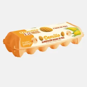 Docena de Huevos Clase M de gallinas alimentadas con maíz.
