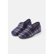Zapatillas cómodas para casa: 2 pares disponibles.