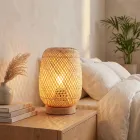 Lámpara boho de mimbre y fibras naturales para mesa