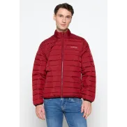 Pepe Jeans roja: chaqueta ideal para entretiempo