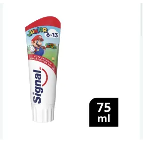 Pasta dental sabor frutos rojos Signal Junior 75 ml para niños