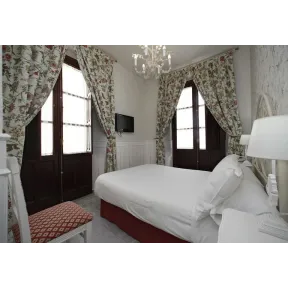 Hotel en Sevilla para el puente del Pilar: 2 noches por 401 € (-43 %)
