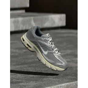 Nike Air Max Moto 2K en gris claro y blanco, tallas 35.5-46
