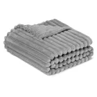 Manta Polar Amazon Basics Suave y Ligera 152x127 cm