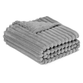 Manta Polar Amazon Basics Suave y Ligera 152x127 cm