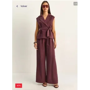 Conjunto Lucci malva: talle alto, pierna ancha y cuello chal