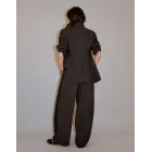Pantalón balloon con pliegues y botones