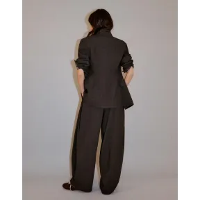 Pantalón balloon con pliegues y botones