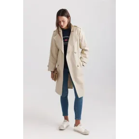 Gabardina con cinturón