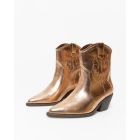 Camperas cowboy: Botines con estilo