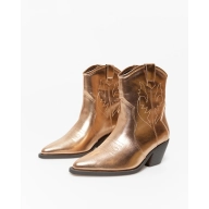 Camperas cowboy: Botines con estilo