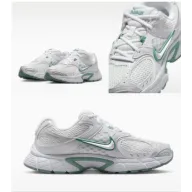 Zapatillas Nike V5 RNR para Mujer con Detalles Reflectantes