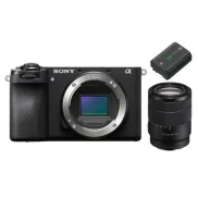 Sony A6700 con lente 18-135mm y batería NP-FZ100