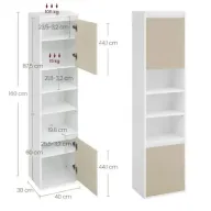 Baño con Armario y Puertas para Almacenamiento