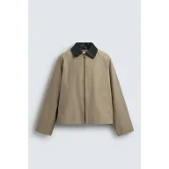 Sobrecamisa de Zara con cuello en contraste.