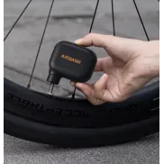 Bomba portátil AIRBANK para bicicleta con batería recargable