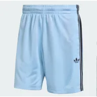 Pantalón corto adidas Adicolor Jacquard con bolsillos.