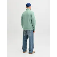 Sudadera con media cremallera y vaqueros al 50% descuento